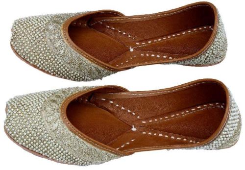 Mogry Embroidered Canvas Beaded Punjabi Jutti, Size : Standard