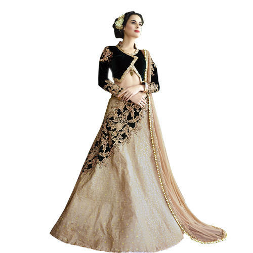 Ishika Lehenga Choli, Age : 18