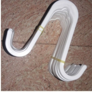 Chrome Finish Polypropylene Plastic Hangers, For Durable, Light Weight, Flexible, Good Quality, Mounting Type : Display Stand