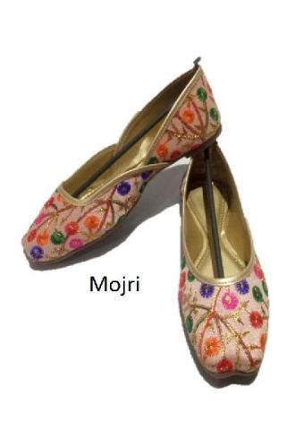 Canvas Mojari and Jutti-16, Feature : Attractive Designs, Best Quality, Comfortable, Skin Friendly