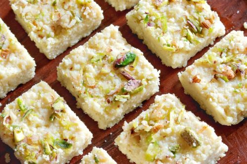 Milkcakewala Kalakand Barfi, Taste : Sweet