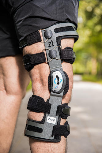 Z1 LIGHT WEIGHT ALUMINIUM FRAME Osteoarthritis Knee Brace, Packaging Type : BOX PACKING