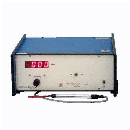 COMPAC Digital Gauss Meter