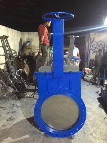 High Carbon Steel Knife Edge Gate Valve, For Oil Fitting, Water Fitting, Size : Standard