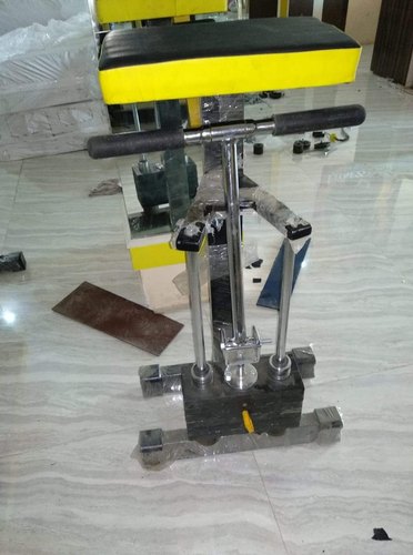 Iron Wrist Curl Machine