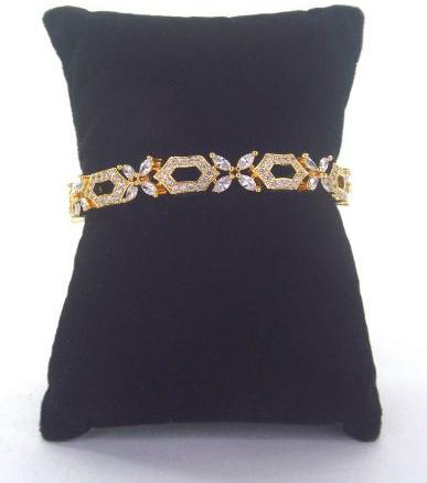 Polished Cubic Zirconia Designer Cz Bracelet, Packaging Type : Wooden Box