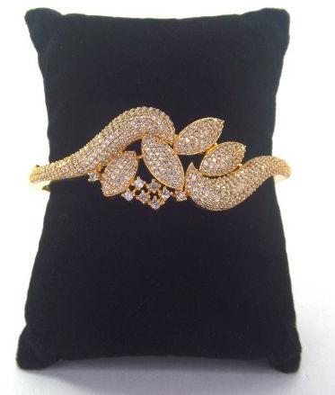 Polished Cubic Zirconia Fancy Cz Bracelet, Packaging Type : Wooden Box