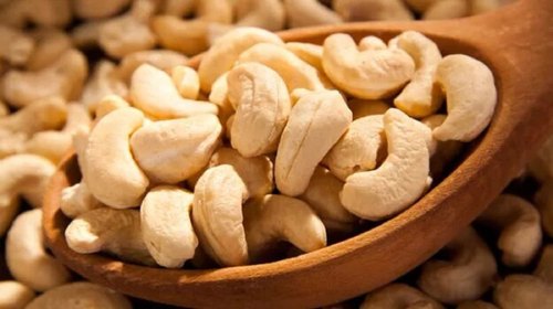 Cashew Nut, Packaging Type : Vacuum Bag