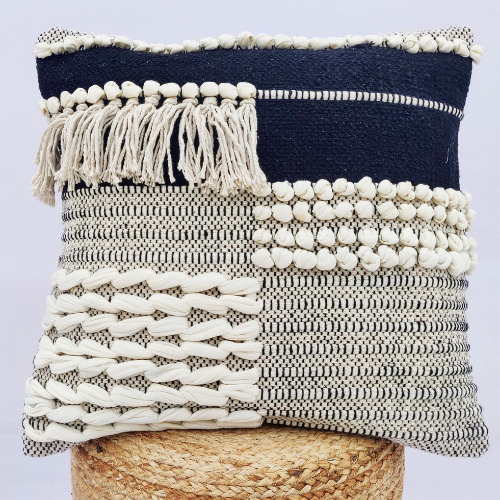 Cotton Handloom Cushion Cover, For Bed, Chairs, Sofa, Feature : Anti Wrinkle, Easy Wash, Shrink Resistant