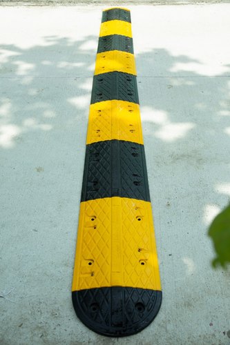 Rubber Speed Bump, Color : BLACK YELLOW