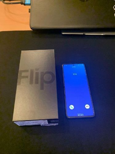 Samsung Galaxy Z Flip Foldable New & Sealed Box 256GB Factory Unlocked DHL