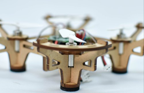 XYQ COMPOSITE Mini FLYING TOY, Packaging Type : BOX