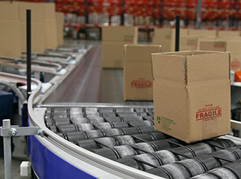 Rectangular Polished Motorized Conveyor System, For Moving Goods, Voltage : 220V