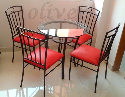 Oliver MS Dining Set, For Home, Hotel, Color : Red, Black