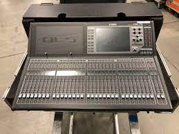 Yamah QL5 64-channel QL Series Digital Mixer