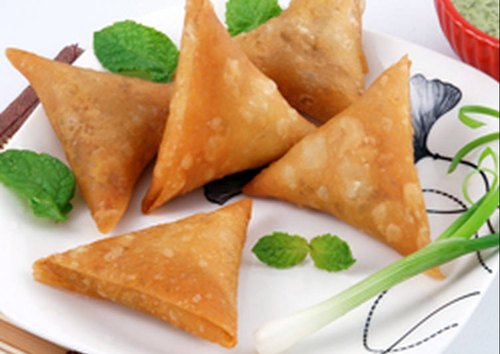 Frozen Paneer Samosa, Taste : Spicy