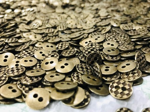 Silver Round Zinc 4 Hole Buttons, For Garments, Size : 26 Line