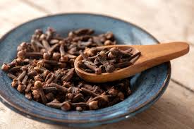Cloves, Packaging Type : Brown, Natural Brown, Form : Solid