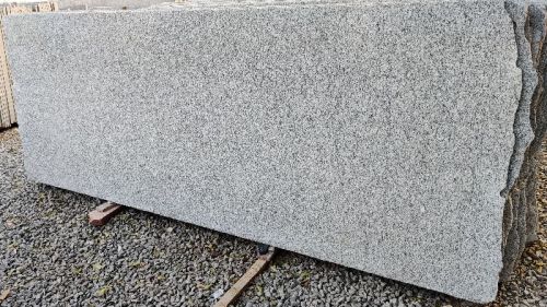 Polished Sadar Ali Granite Slab, Specialities : Stylish Design, Striking Colours, Fine Finishing, Easy To Clean