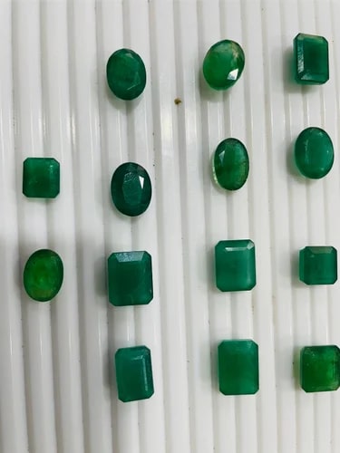 Polished 175.15 Carat Emerald Gemstone, For Jewellery, Size : Standard