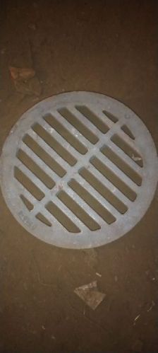 Round Cast Iron Manhole Cover, For Construction, Industrial, Feature : Perfect Shape, Rust Resistance