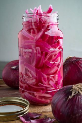 Red Onion Pickle, Taste : Spicy