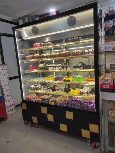 Kareliya 400 Kg Cake Display Counter