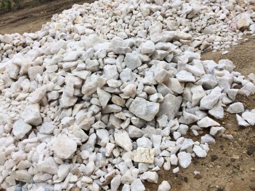 Quartz Lumps, Grade : Industrial Grade