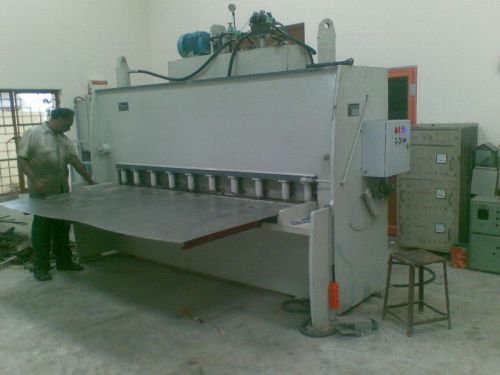 Grey Fully Automatic Elecric Mild Steel Hydraulic Shearing Machine, For Industrial Use