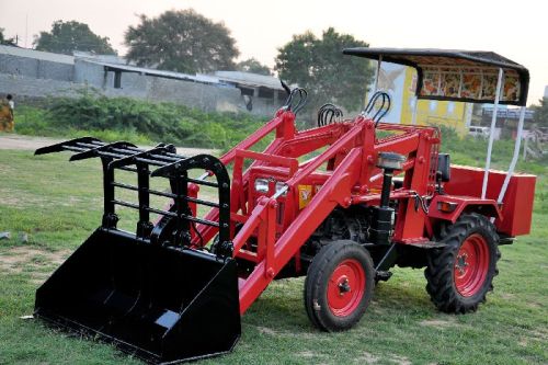 Hi Tech Mini Tractor Loader For Industrial Use