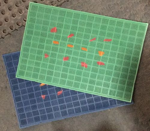 Rubber Pin Mats With Check Design, Size : 40cm X 60cm