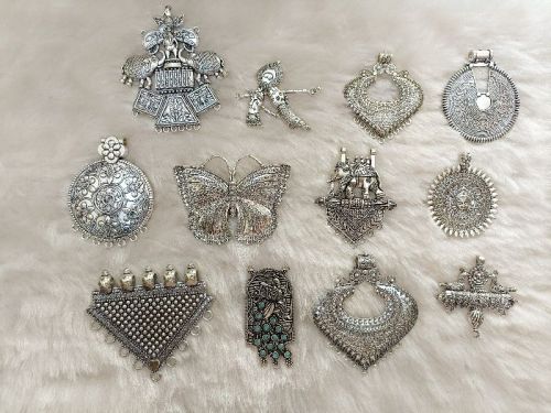 Polished Oxidised Silver Pendant, Feature : Corrosion Proof, Fine Finishing, Shiny Look, Unique Designs