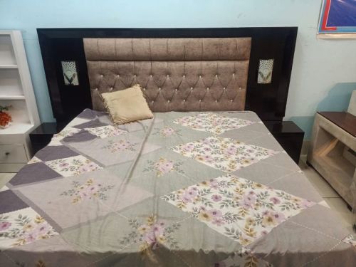 New Square Polished Wooden Double Bed, For Home Use, Feature : Quality Tested, Stylish