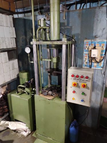 Polished Pillar Hydraulic Press, Packaging Type : Carton Box