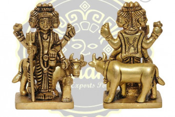 3.5 Inches Brass Lord Dattatreya Statue, For Home, Temple, Packaging Type : Thermocol Box