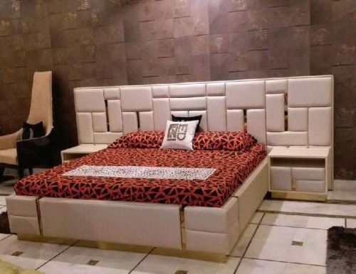 Polished Wooden Designer Double Bed, For Home Use, Hotel Use, Feature : High Strength, Quality Tested