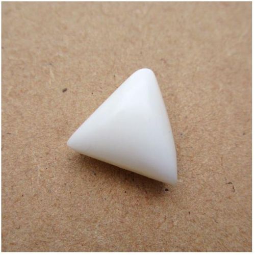 White Coral Moonga Gemstone, Shape : Triangular