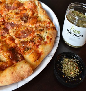 Pizza Oregano Seasoning Blend, Features : Superior Odour Taste, Tempting Taste, Longer Shelf Life, Purity Hygienic