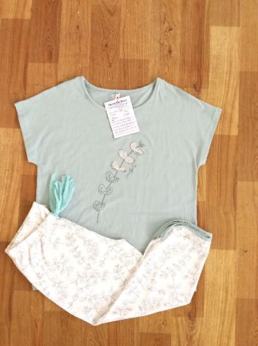 Ladies T Shirt and Capri Set