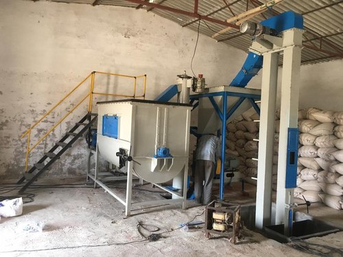 Broiler Chicken Feed Grinding Machine, Production Capacity : 300 Kg Per HR