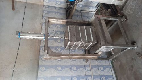 Polished Stainless Steel Paneer Pressing Machine, For Sheet Bending, Packaging Type : Wooden Box