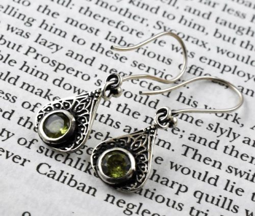 Floral Dangle Peridot Embossed Filigree Earrings, Occasion : Party Wear, Wedding Wear