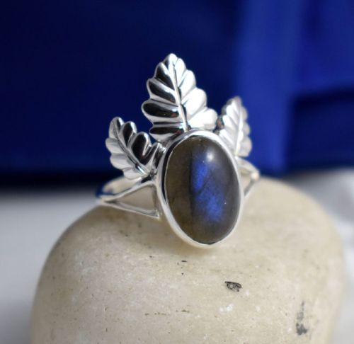 Labradorite Boho Leaf Ring, Features : Eye Catching Look, Alluring Designs, Fine Finishing, Good Quality