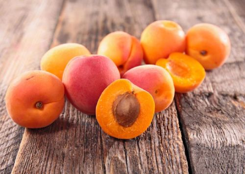 Natural Apricots, For Cooking, Human Consumption, Color : Pale Yellow