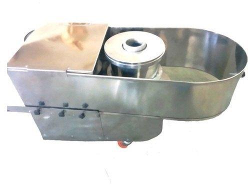 Stainless Steel Semi-Automatic Banana Slicer Making Machine, For Commercial