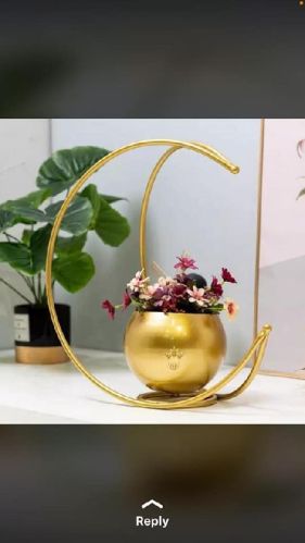 Round Iron Moon Shape Metal Basket, For Restaurant, Feature : Washable