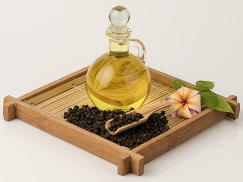 Natural Black Pepper Essential Oil, Packaging Type : Plastic Bottle