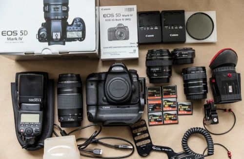 Canon EOS 5D Mark IV 30.4 MP DSLR W Super Bundle