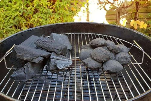 Dark Black Barbeque Charcoal, Packaging Size : 25-50 Kg