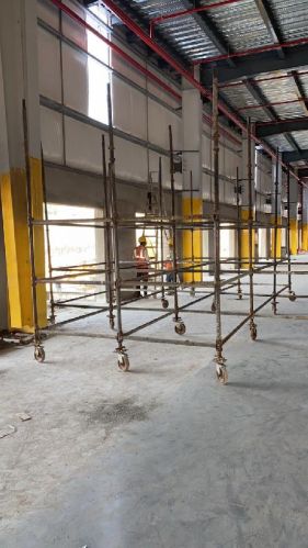 Dip Painted Natural Iron Movable Scaffolding, For Construction Use, Height Work, Pipe Length : 7-10Ft